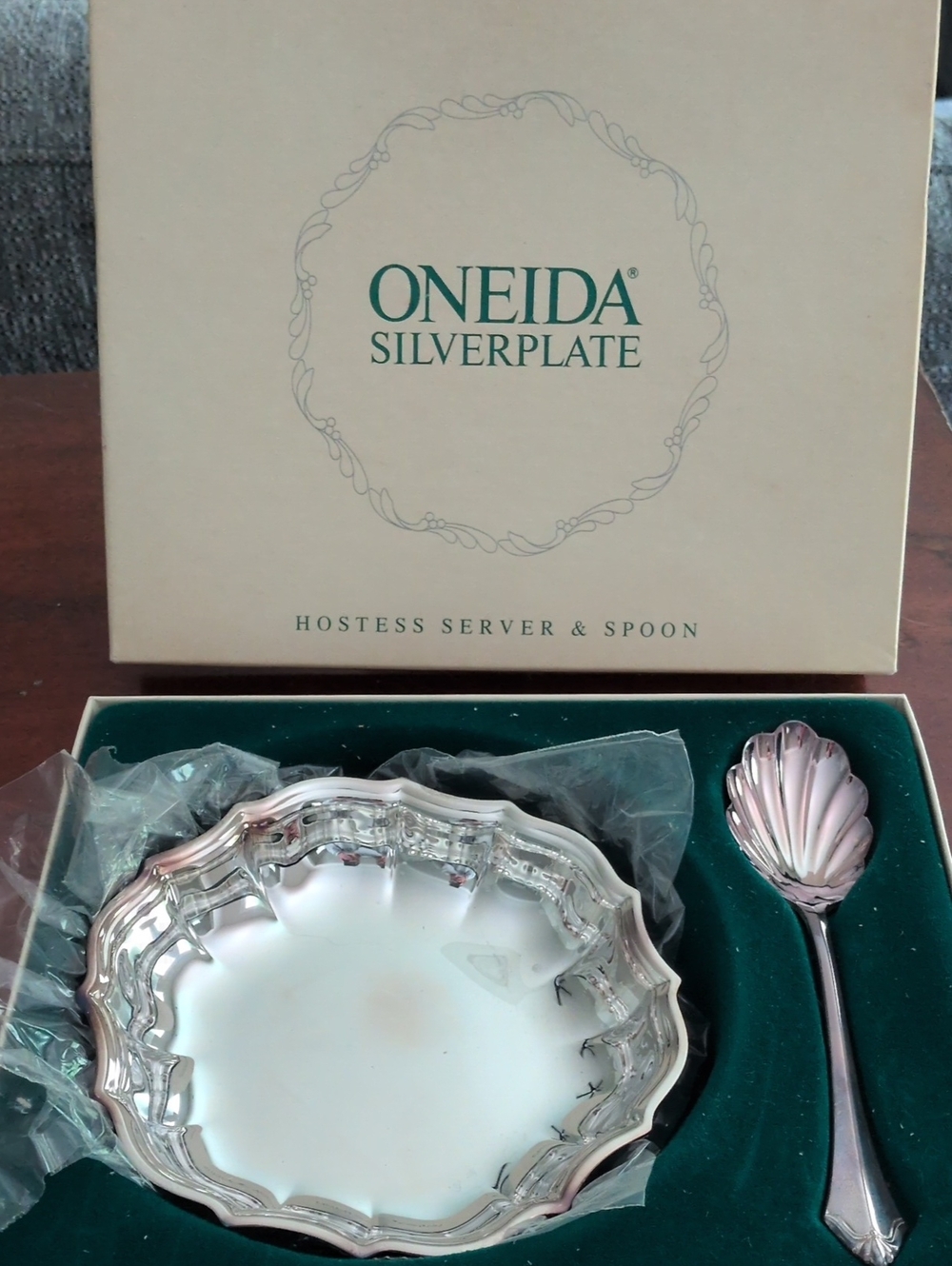 Oneida Silverplate in Box Serving Tray and Spoon  NWT